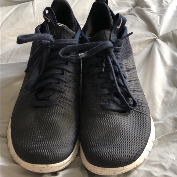 Nike Sneakers Size 7! - Picture 3 of 5